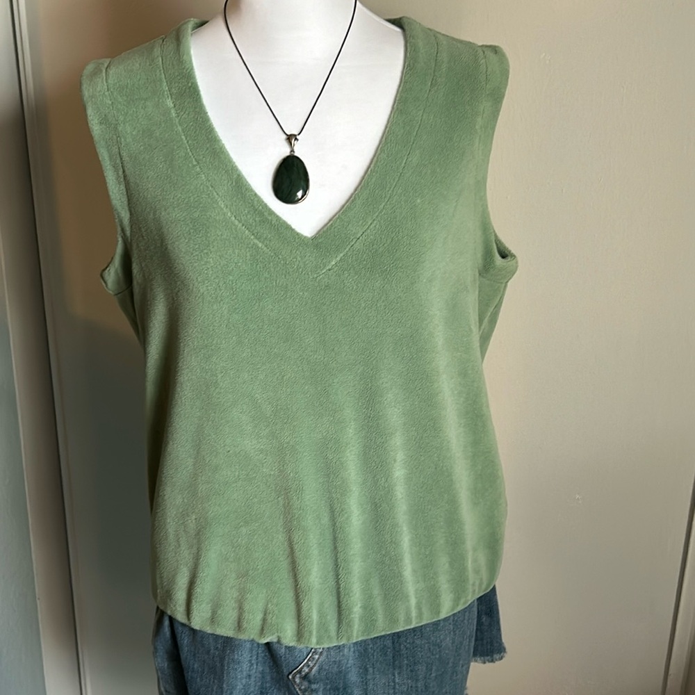 Daisy Street from PacSun Women’s Velour V-Neck Sleeveless Sweater Vest Top